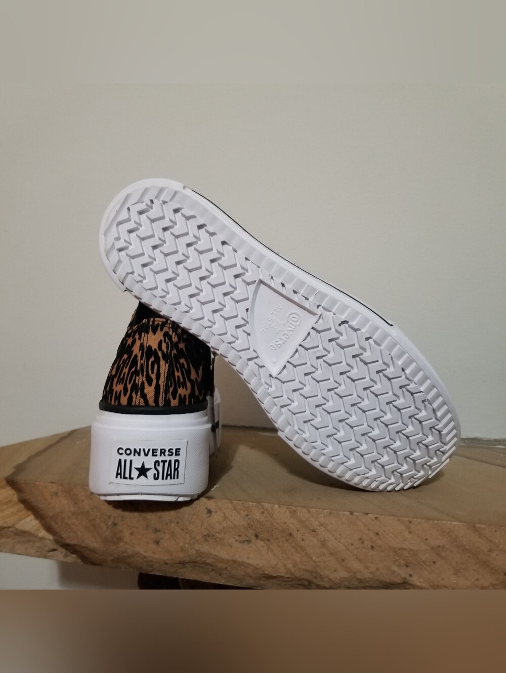NEW! Converse Chuck Taylor All Star Lift Low Leopard Print Platform Sz 10 - Picture 6 of 8